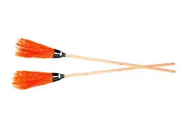 Метла пластиковая круглая с деревянным черенком